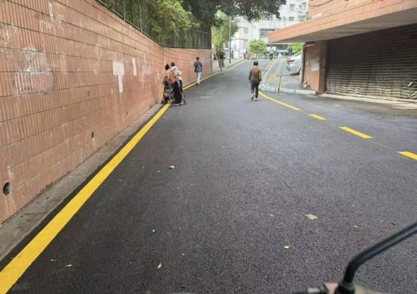 翻倍赚 斜坡疾风变缓步：一条建议背后的城市温度