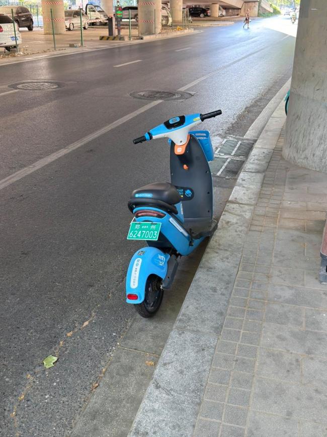 郑州回应街头现大量共享电车 政策未变仍禁止投放